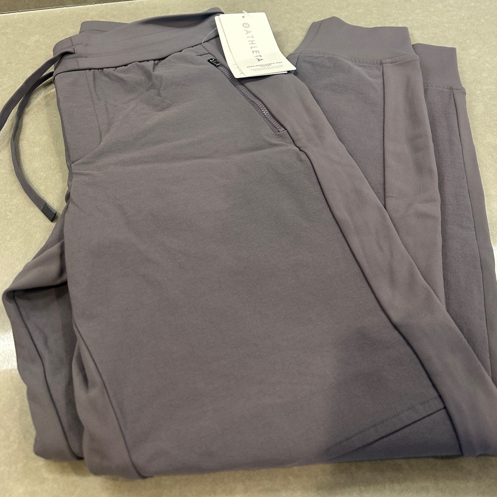 Athleta Hybrid Trek Jogger size 8